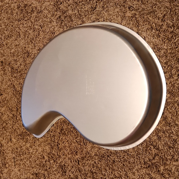 Wilton Perfect Paisley Curve-Shaped Cake Pan Set - Picture 5 of 13